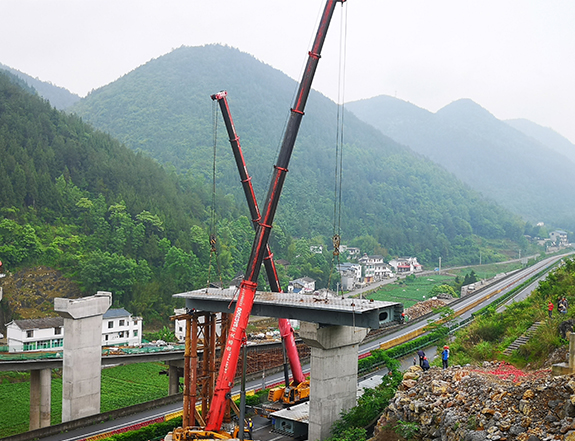 恩施高速互通钢箱梁吊装