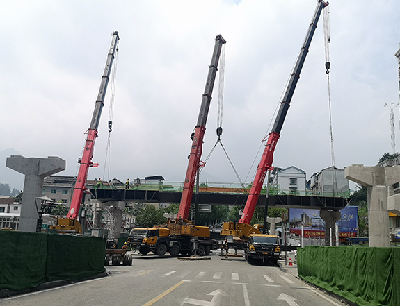 秭归人行天桥吊装