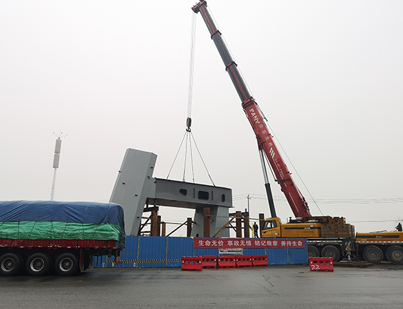 白洋码头跨318公里钢箱梁桥吊装