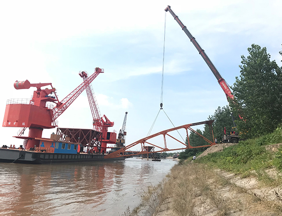 沙市码头连廊吊装