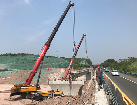 1570760583715611.jpg 汉宜高速跨花溪路35米箱梁吊装3.jpg